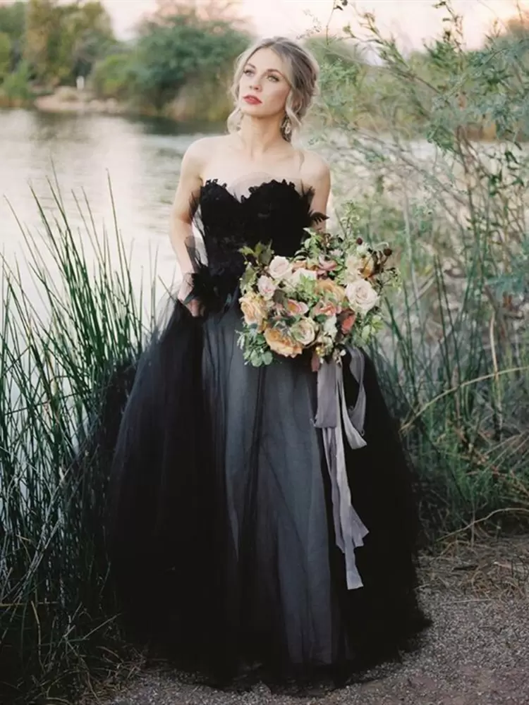 Black Gothic Wedding Dresses Bridal Gown Lace Applique Sweetheart Neckline Tulle Custom Made Plus Size Floor Length Vestido De Novia