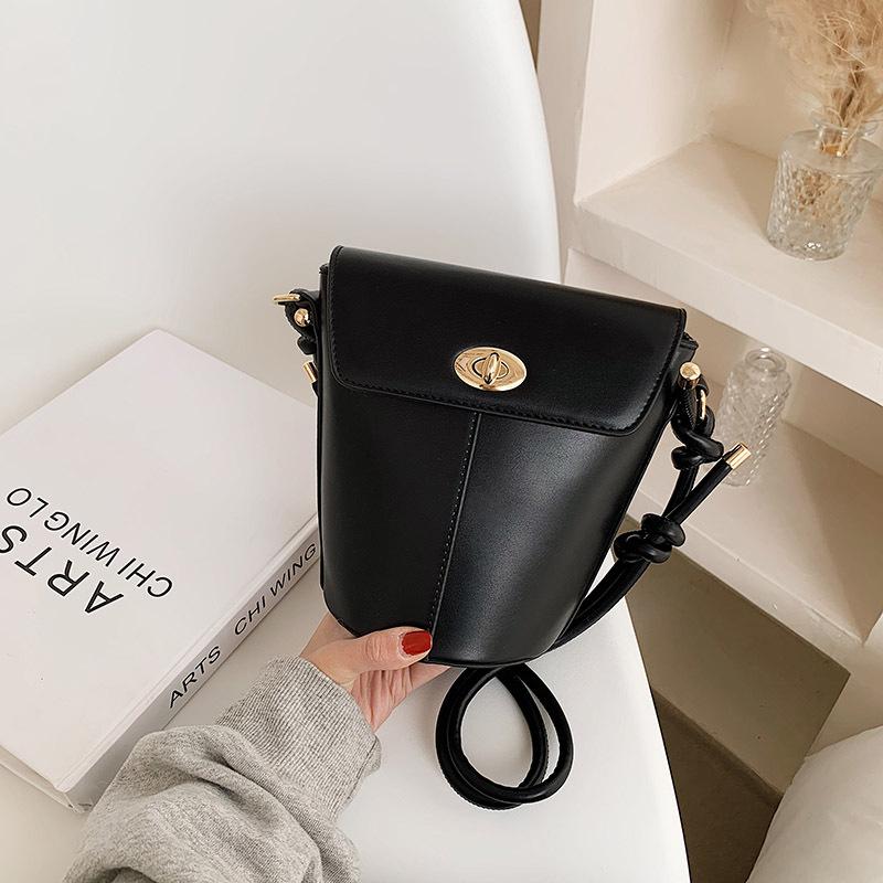 Spring Simple Small Bag2021new Trendy Texture Fashion Ladies One-shoulder Bucket Bag High-quality Niche Messenger Bag Female, Black
Spring Simple Small Bag2021new Trendy Texture Fashion Ladies One-shoulder Bucket Bag High-quality Niche Messenger Bag Female, Black