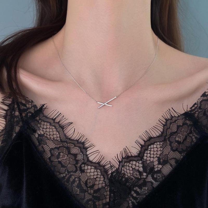 Simple Link Chain Fine Jewelry Chain Necklaces Fashion Sparkling Zircon Geometric Cross Stick Line Pendant Necklace for Women
Simple Link Chain Fine Jewelry Chain Necklaces Fashion Sparkling Zircon Geometric Cross Stick Line Pendant Necklace for Women