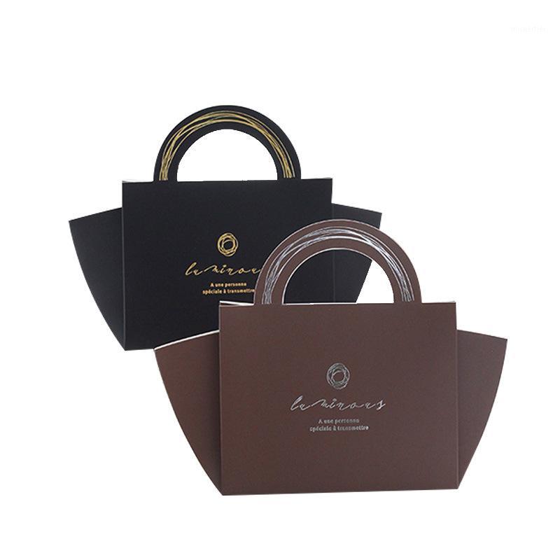 10pcs 2020 New Candy Gift Box Portable Packaging Bag Wedding Favors Chocolate Box Birthday Party Decoration Bags1
10pcs 2020 New Candy Gift Box Portable Packaging Bag Wedding Favors Chocolate Box Birthday Party Decoration Bags1