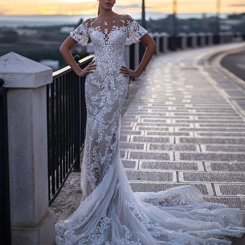Beaded Lace Mermaid Wedding Dresses Sheer Bateau Neck Short Sleeves Bridal Gowns Covered Buttons Back Sweep Train robe de mariée