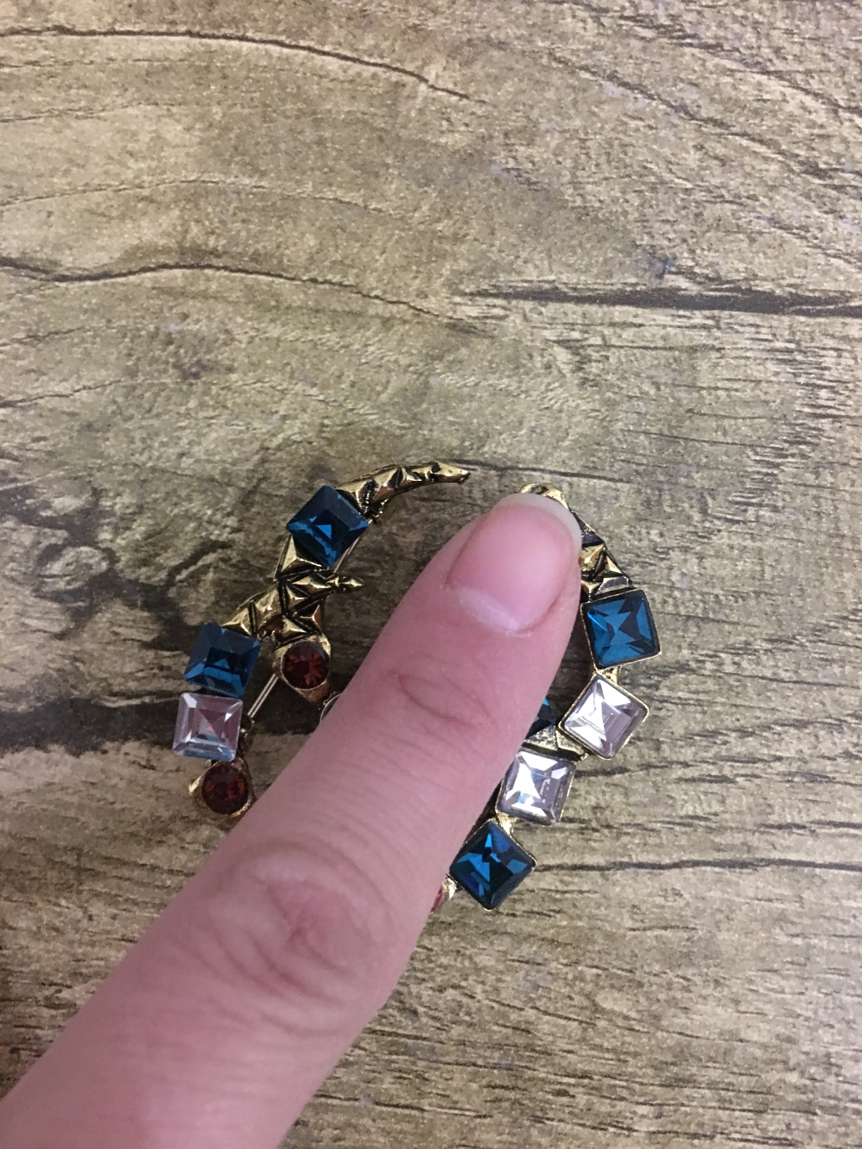 Women's European and American hot-selling diamond letter brooch accessories retro style corsage brooch jewelry free shipping
Women's European and American hot-selling diamond letter brooch accessories retro style corsage brooch jewelry free shipping