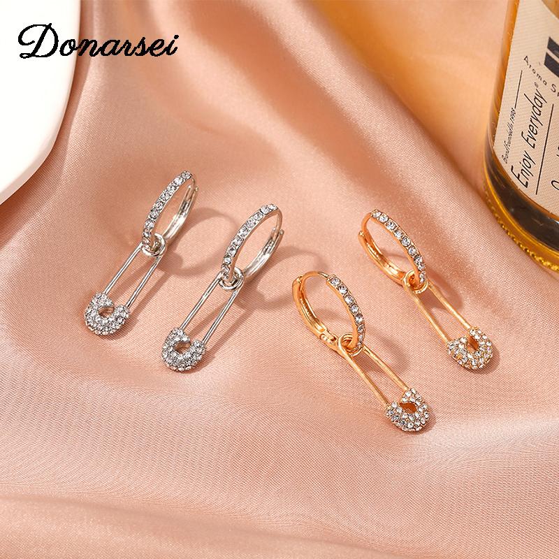 Donarsei 2021 New Fashion Safety Pin Drop Earrings For Women Rhinestone Paperclip Dangle Earrings Party
Donarsei 2021 New Fashion Safety Pin Drop Earrings For Women Rhinestone Paperclip Dangle Earrings Party