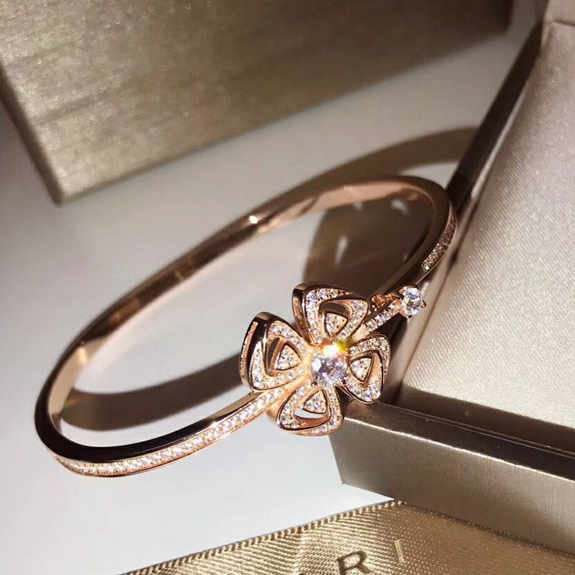 BGARI TOP quality bangle diamonds 18K gold plated highest counter quality jewelry Elevate elegance ladies Bracelets luxury designer fashion exquisite gift
BGARI TOP quality bangle diamonds 18K gold plated highest counter quality jewelry Elevate elegance ladies Bracelets luxury designer fashion exquisite gift