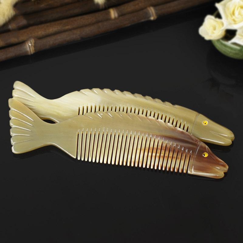Natural Yak Horn Comb Fish Shape Massage Comb Professional Hairdressing Detangling Hair Brush Boutique Makeup Care Brush G0923
Natural Yak Horn Comb Fish Shape Massage Comb Professional Hairdressing Detangling Hair Brush Boutique Makeup Care Brush G0923