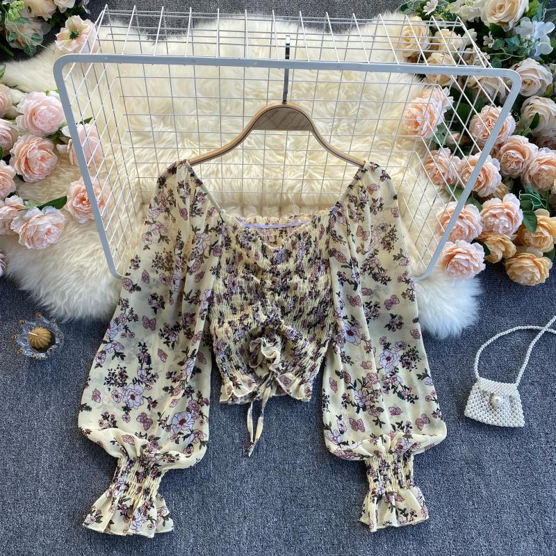 2021 New Female elastic singiny ruched Spring turtleneck square puff short floral chiffon imprint cord tops QCN4, Red
2021 New Female elastic singiny ruched Spring turtleneck square puff short floral chiffon imprint cord tops QCN4, Red