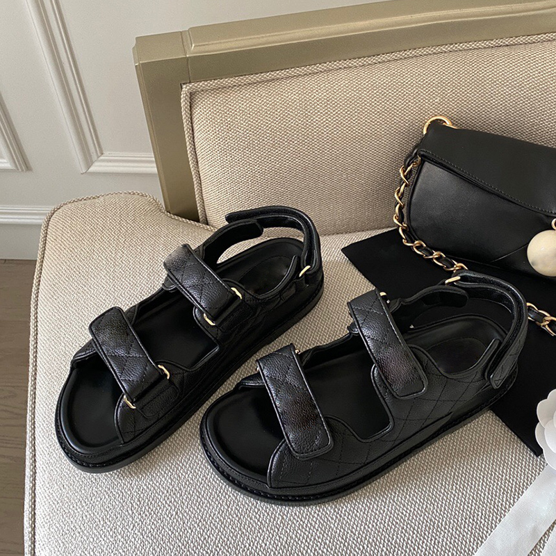 2022Luxury Designer Leather Sandals Versatile Casual Grid Pattern Magic Stick Shoes Narrow Band Velcro Flat Stylist Medium Women, Black
2022Luxury Designer Leather Sandals Versatile Casual Grid Pattern Magic Stick Shoes Narrow Band Velcro Flat Stylist Medium Women, Black