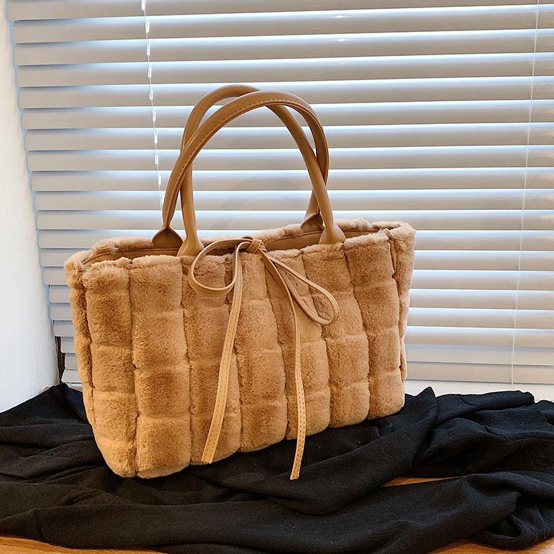 Evening Bags Winter Handbag Women 2022 Faux Fur Design Tote Bag Luxury Soft Plush Solid Color Wooly Bucket Totes High Quality
Evening Bags Winter Handbag Women 2022 Faux Fur Design Tote Bag Luxury Soft Plush Solid Color Wooly Bucket Totes High Quality