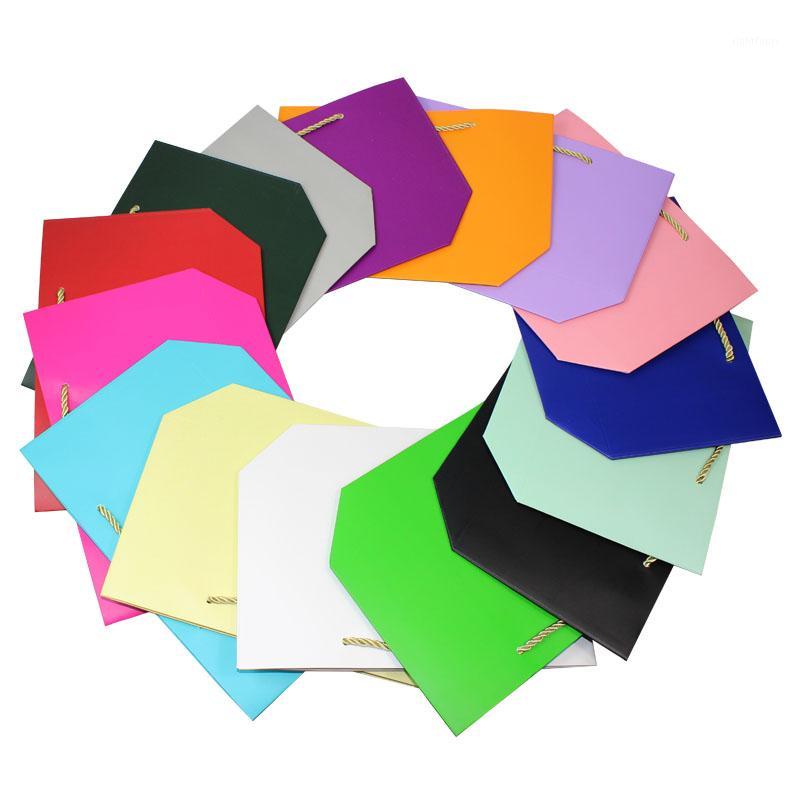 2020 New Creative Paperboard Wedding Candy Bag Gift Wrapping with Handle Shopping Storage Packaging Cosmetic Makeup Jewelry Tote1
2020 New Creative Paperboard Wedding Candy Bag Gift Wrapping with Handle Shopping Storage Packaging Cosmetic Makeup Jewelry Tote1