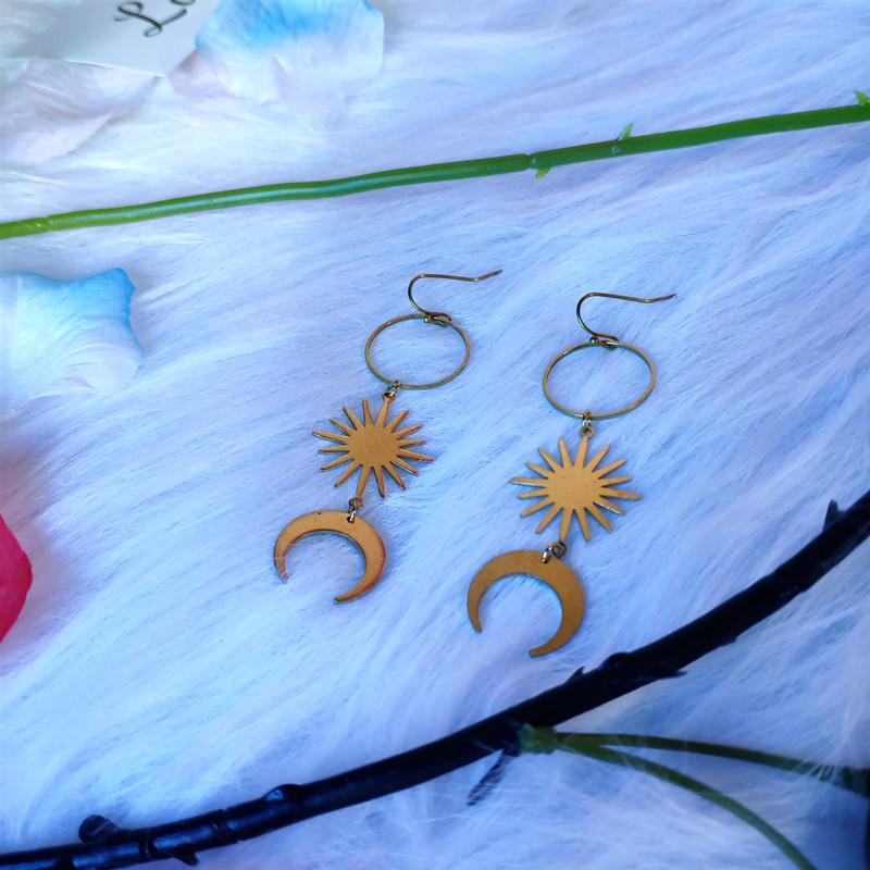 Sun and moon earrings Space Celestial Sun Crescent phase Boho jewelry Witchy Gypsy brass fashion women gift dangle earrings new
Sun and moon earrings Space Celestial Sun Crescent phase Boho jewelry Witchy Gypsy brass fashion women gift dangle earrings new