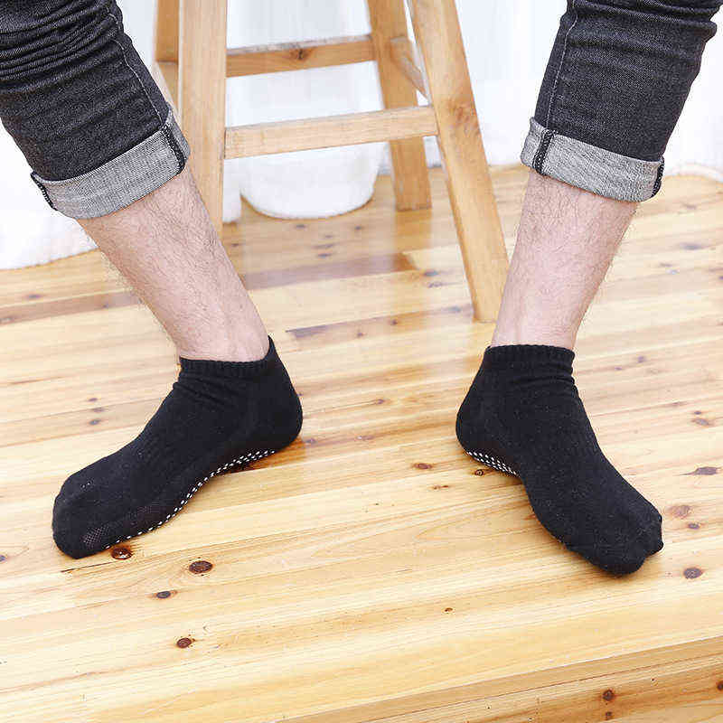 4 Pairs Men Cotton Non-slip Yoga Socks with Grips Breathable Anti skid Socks Low Cut Sports Socks for Gym Fitness Ballet Pilates 220105
