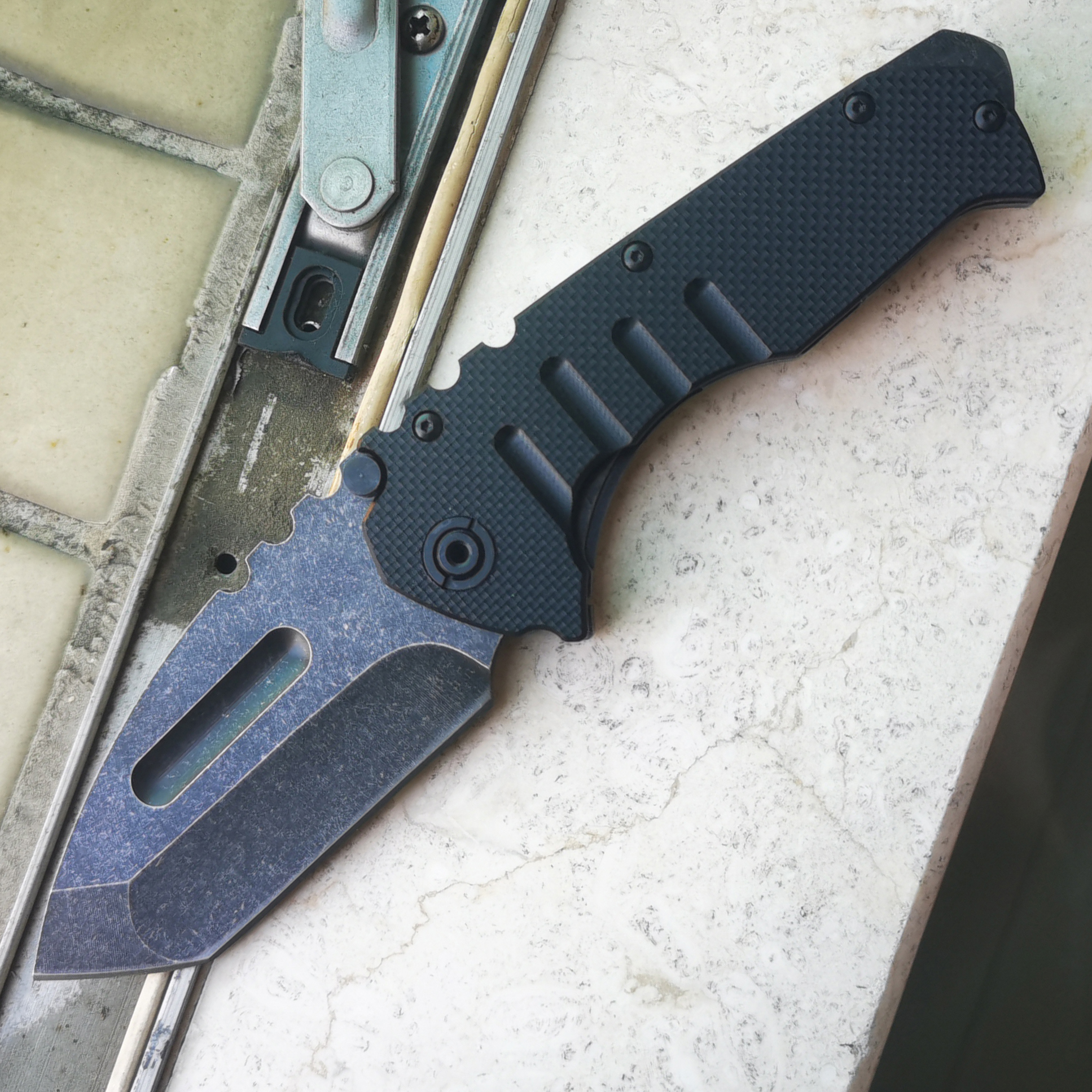 CNC high quality heavy weight black g10 steel handle d2 stonewash sharp tanto blade linerlock camping hunting outdoor hunting knife gift
CNC high quality heavy weight black g10 steel handle d2 stonewash sharp tanto blade linerlock camping hunting outdoor hunting knife gift