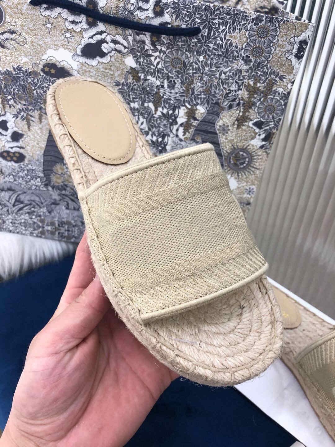 2019 Paris temperament Quite Nice Summer Sandals Beach Slide Slippers Ladies Flip Flops Loafers Print Leather Solid Color 35-41 with Box
2019 Paris temperament Quite Nice Summer Sandals Beach Slide Slippers Ladies Flip Flops Loafers Print Leather Solid Color 35-41 with Box
