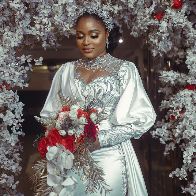 African Mermaid Dresse Sheer Jewel Neck Pleat Long Sleeve Bridal Gowns Lace Appliques Wedding vestidos de novia