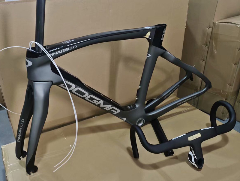 2020 f12 carbon road bicycle bike frame T1100 1K disc brake&Rim brake carbon bike frame road taiwan made XDB available
2020 f12 carbon road bicycle bike frame T1100 1K disc brake&Rim brake carbon bike frame road taiwan made XDB available