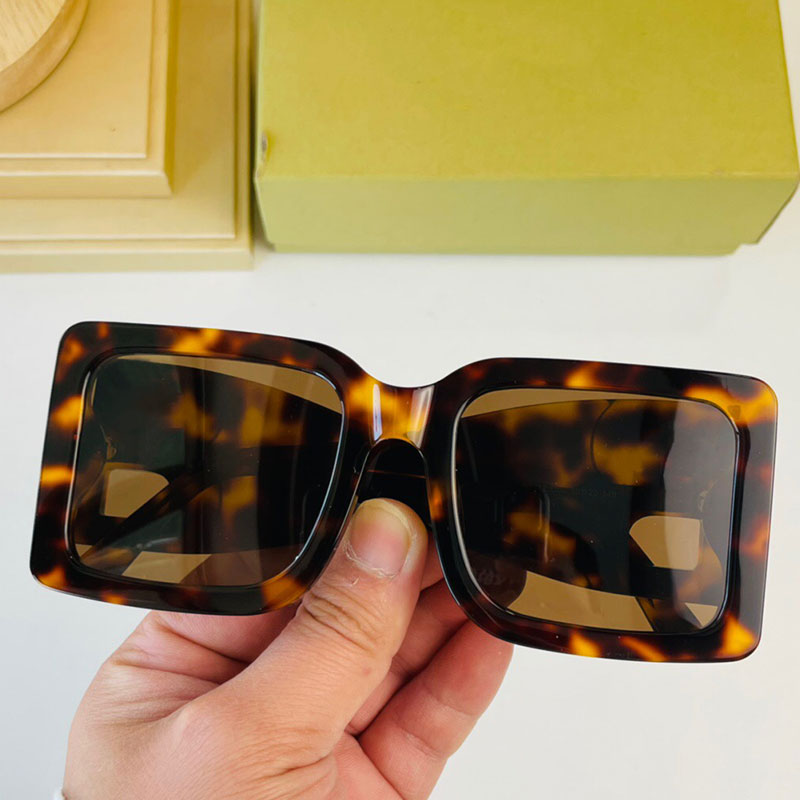 Luxury Brand Sunglasses Mens Womens Classic Square Sunglasses 4312 Fashion Shopping Temples Large Letter Design Summer Travel Vacation UV400 Protection With Box
Luxury Brand Sunglasses Mens Womens Classic Square Sunglasses 4312 Fashion Shopping Temples Large Letter Design Summer Travel Vacation UV400 Protection With Box