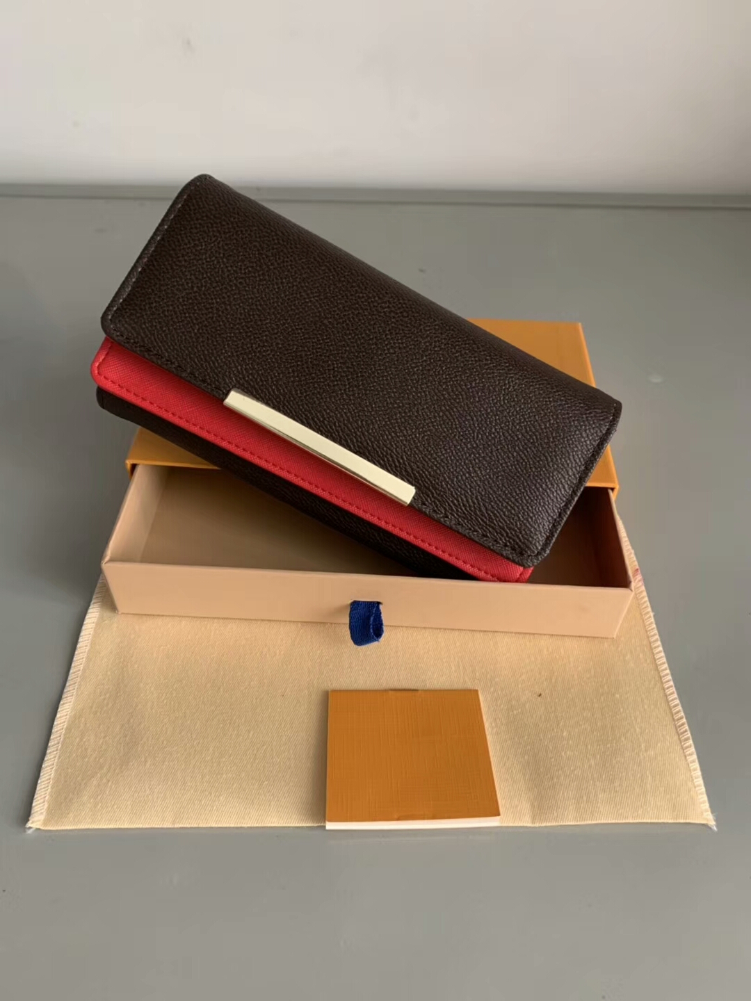 free shpping Wholesale red bottoms lady long wallet multicolor designer coin purse Card holder original box women classic zipper pocket, 96l brown floral orange+box
free shpping Wholesale red bottoms lady long wallet multicolor designer coin purse Card holder original box women classic zipper pocket, 96l brown floral orange+box