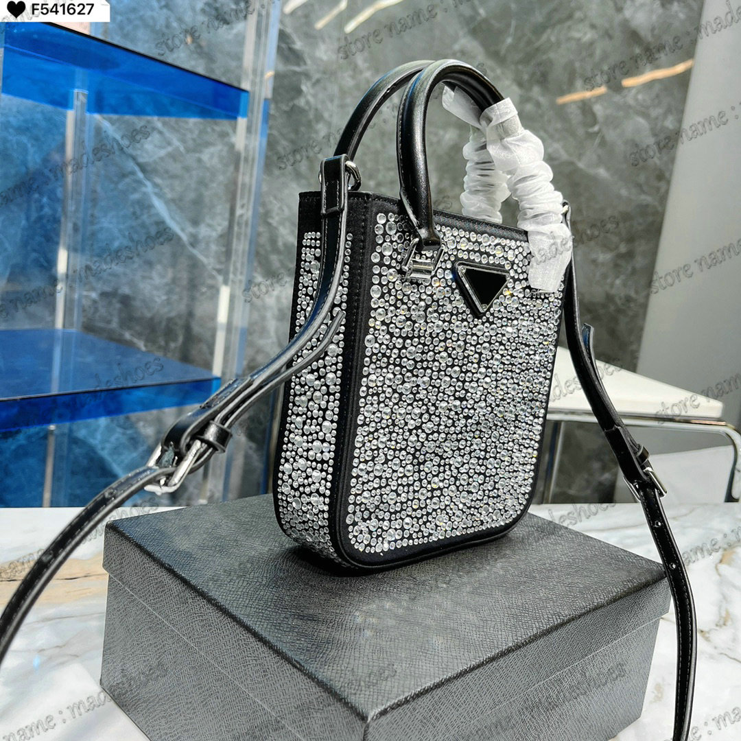 Crystal-studded Satin Tote All-over Crystal Holiday Double handle Bag Women Designer Party Shoulder Bag Luxurious Deisgners Vintage Handbag
Crystal-studded Satin Tote All-over Crystal Holiday Double handle Bag Women Designer Party Shoulder Bag Luxurious Deisgners Vintage Handbag