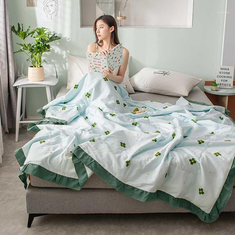 Breathable Summer Air-conditioning Quilt Flowers Pattern Home Decor Women Men Bed Quilting Travel Camping Cover Blanket1, Model 2
Breathable Summer Air-conditioning Quilt Flowers Pattern Home Decor Women Men Bed Quilting Travel Camping Cover Blanket1, Model 2
