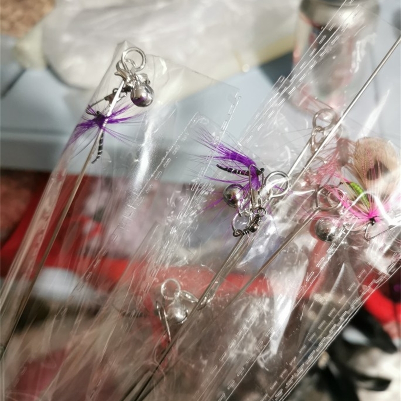usd 1.45/pc pet cat kitten toys teaser wands fishing pole wands flying insect cat playing toys feather 20pcs/lot LJ201225