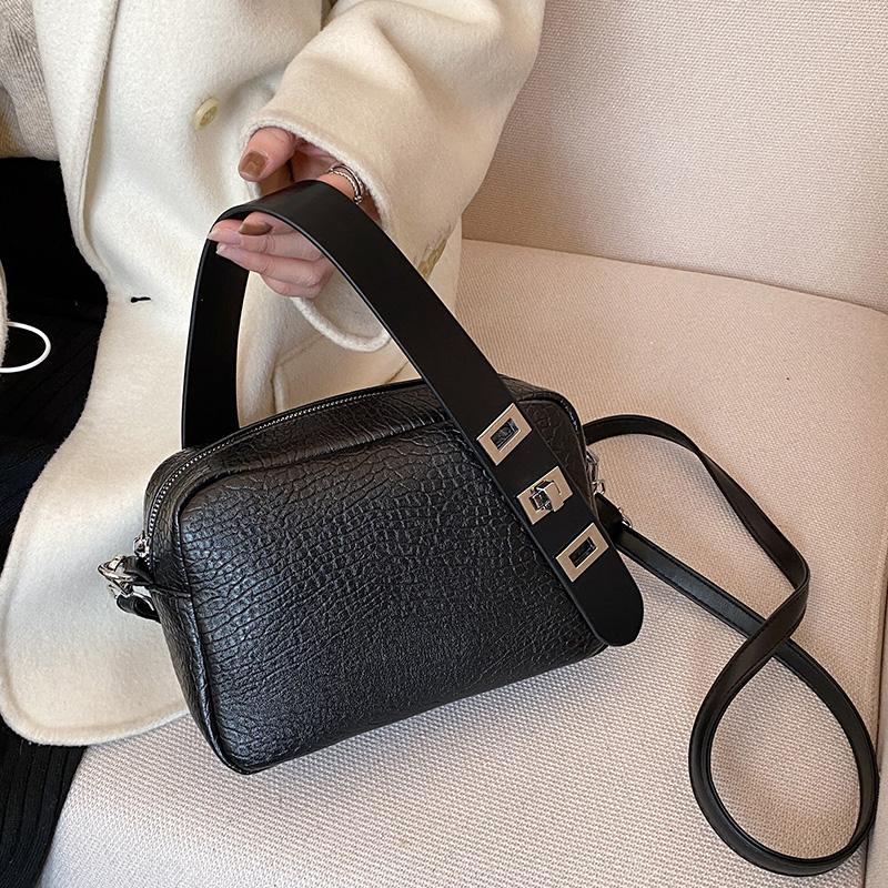 Alligator Pattern Small Crossbody Bag For Women 2021 Vintage Wide Strap Boston Handbag Designer Chic Lady Day Purse and Handbags, Black
Alligator Pattern Small Crossbody Bag For Women 2021 Vintage Wide Strap Boston Handbag Designer Chic Lady Day Purse and Handbags, Black