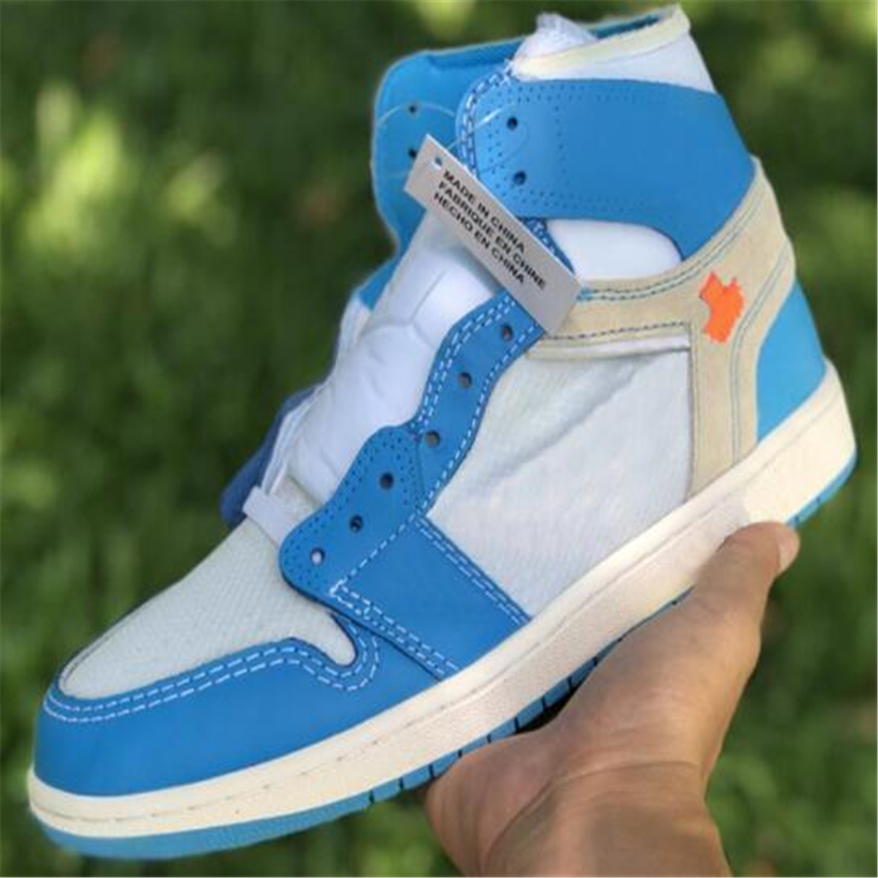 Basketball Shoes 1 Retro High Off University White Blue Chicago 85 Men Sport Outdoor High quality With Original Box AQ0818 US 36-45
Basketball Shoes 1 Retro High Off University White Blue Chicago 85 Men Sport Outdoor High quality With Original Box AQ0818 US 36-45