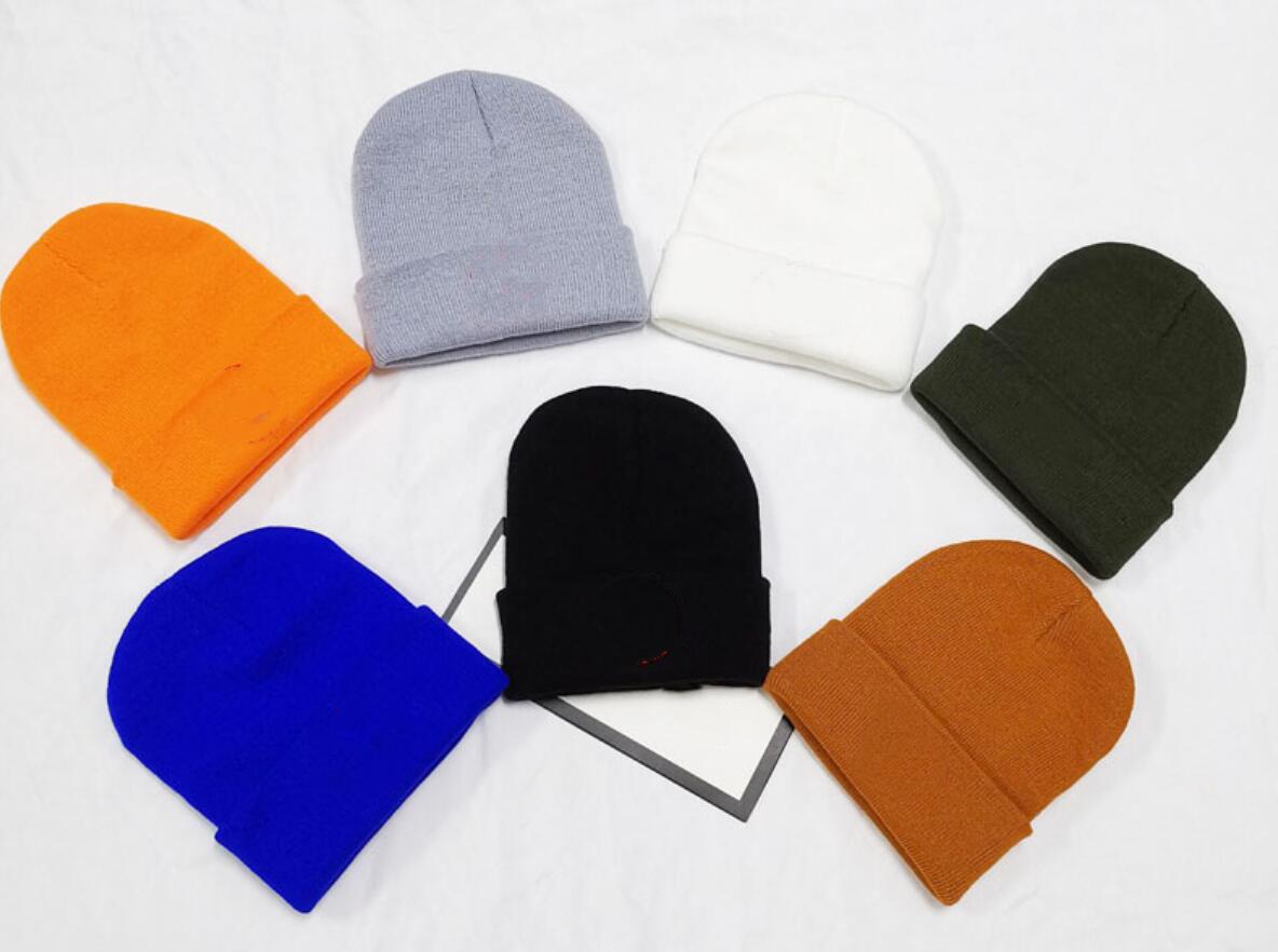 Hot Sale Luxury beanies Hight quality men and women Wool knitted hat classical sports skull caps women High-end casual gorros Bonnet GOOSE b
Hot Sale Luxury beanies Hight quality men and women Wool knitted hat classical sports skull caps women High-end casual gorros Bonnet GOOSE b