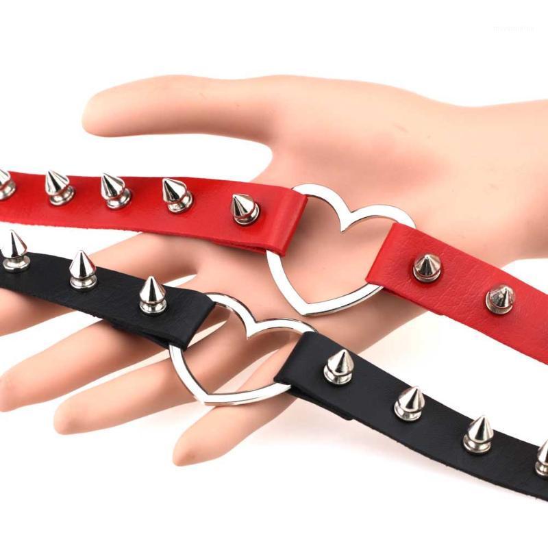 Trendy Faux Leather Choker Necklace Women Rivet Heart Studded Choker Vintage Punk Collar Necklaces Women Cosplay Jewelry Gift1
Trendy Faux Leather Choker Necklace Women Rivet Heart Studded Choker Vintage Punk Collar Necklaces Women Cosplay Jewelry Gift1