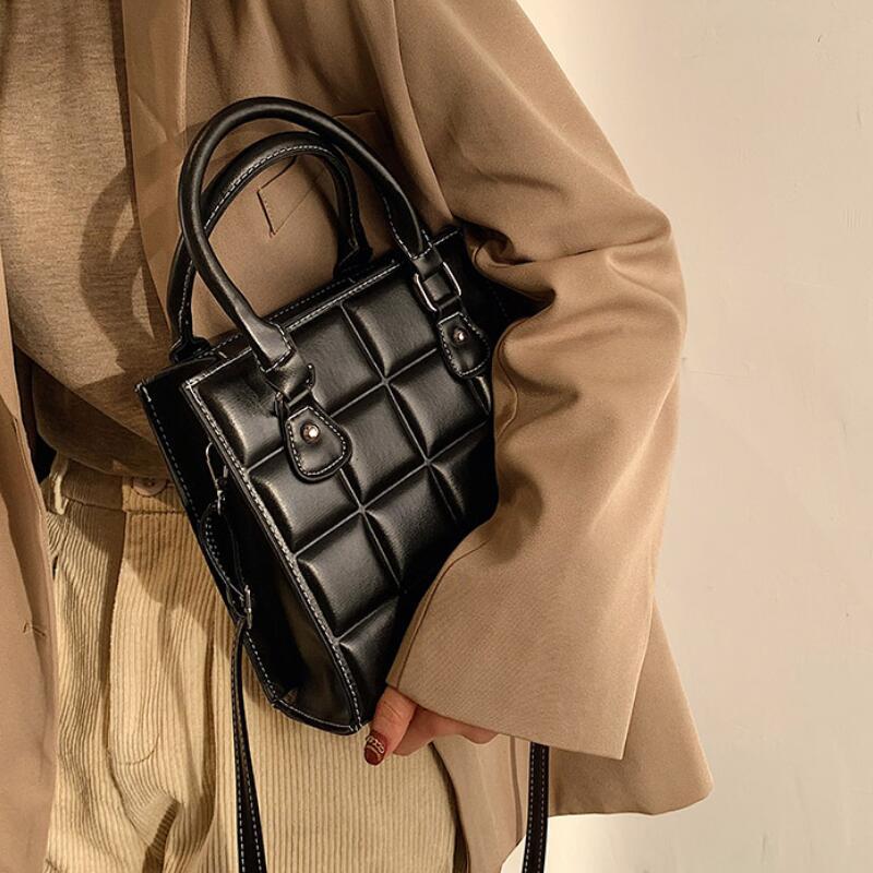 Luxury luxury handbag 2021 autumn and winter new fashion women's designer embroidery thread shoulder messenger bag, Black
Luxury luxury handbag 2021 autumn and winter new fashion women's designer embroidery thread shoulder messenger bag, Black