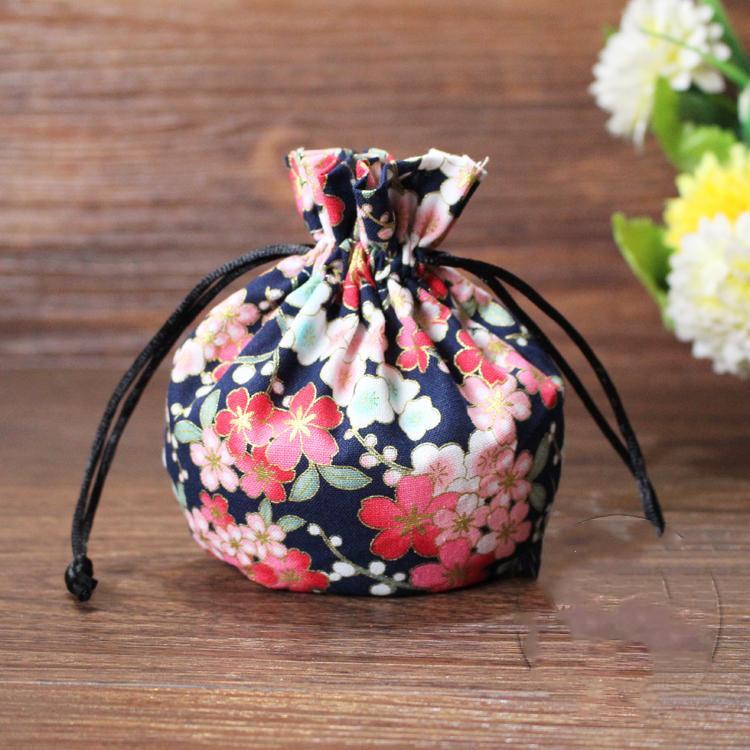 Latest Cherry blossoms Drawstring Cloth Pouch Small Christmas Gift Bag Wedding Party Favor Bags Cotton Linen Jewelry Pouch 3pcs
Latest Cherry blossoms Drawstring Cloth Pouch Small Christmas Gift Bag Wedding Party Favor Bags Cotton Linen Jewelry Pouch 3pcs