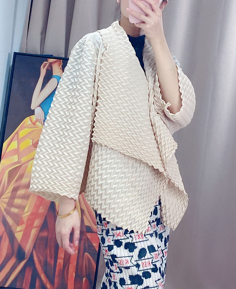 LANMREM women cardigans jacket loose thin 3D pleated coat vintage large size slimming all-match laple short coat famale 201029