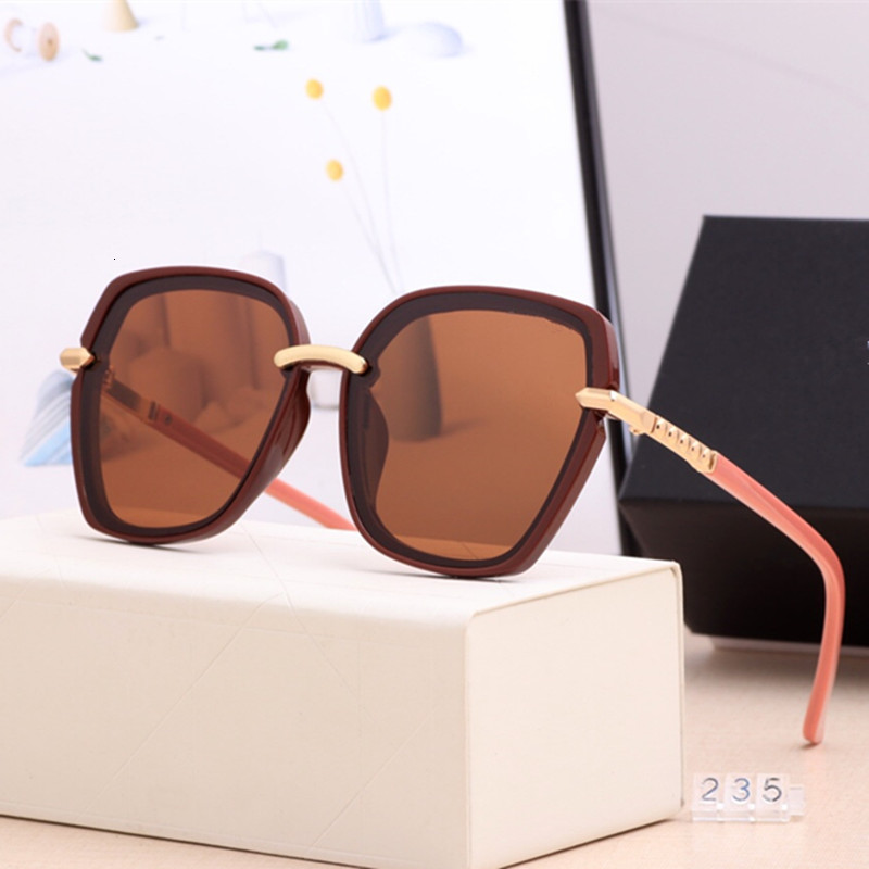 2021 New Luxury Women Sunglasses Fashion Oval Ladies Vintage Retro Brand Designer Oversized Female Sun Glasses Oculos Gafas with Box Ilvu 
2021 New Luxury Women Sunglasses Fashion Oval Ladies Vintage Retro Brand Designer Oversized Female Sun Glasses Oculos Gafas with Box Ilvu