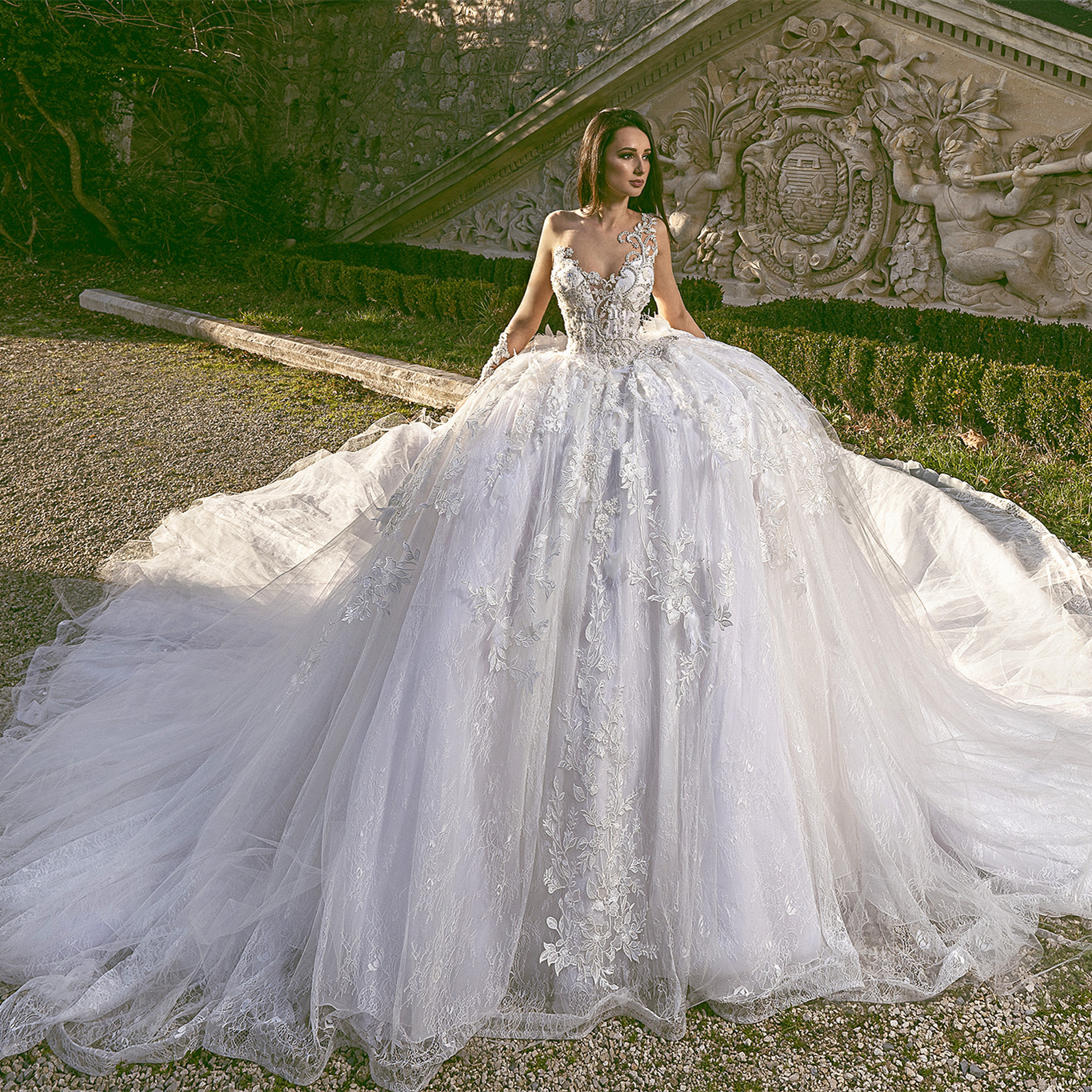 Luxury Wedding Dress Sexy Bling Bling Beaded Lace Appliques Ball Gown Weddig Dresses Custom Made V Neck Long Sleeves Bridal Gowns, Red
Luxury Wedding Dress Sexy Bling Bling Beaded Lace Appliques Ball Gown Weddig Dresses Custom Made V Neck Long Sleeves Bridal Gowns, Red