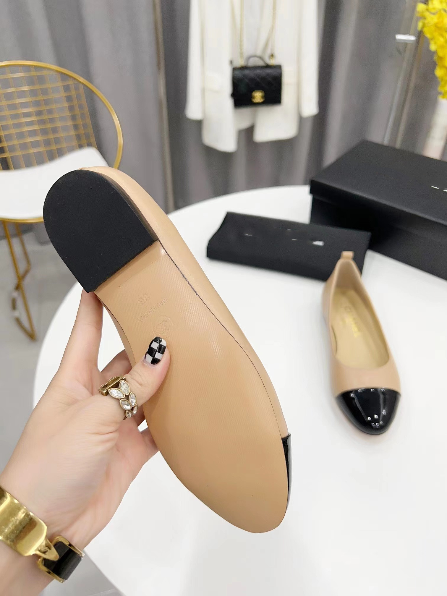 Designer Sandals for Women shoes Slides Heels genuine leather brand fashion unique style luxury elegant classic and comfortable size for 35-40, Black leather
Designer Sandals for Women shoes Slides Heels genuine leather brand fashion unique style luxury elegant classic and comfortable size for 35-40, Black leather