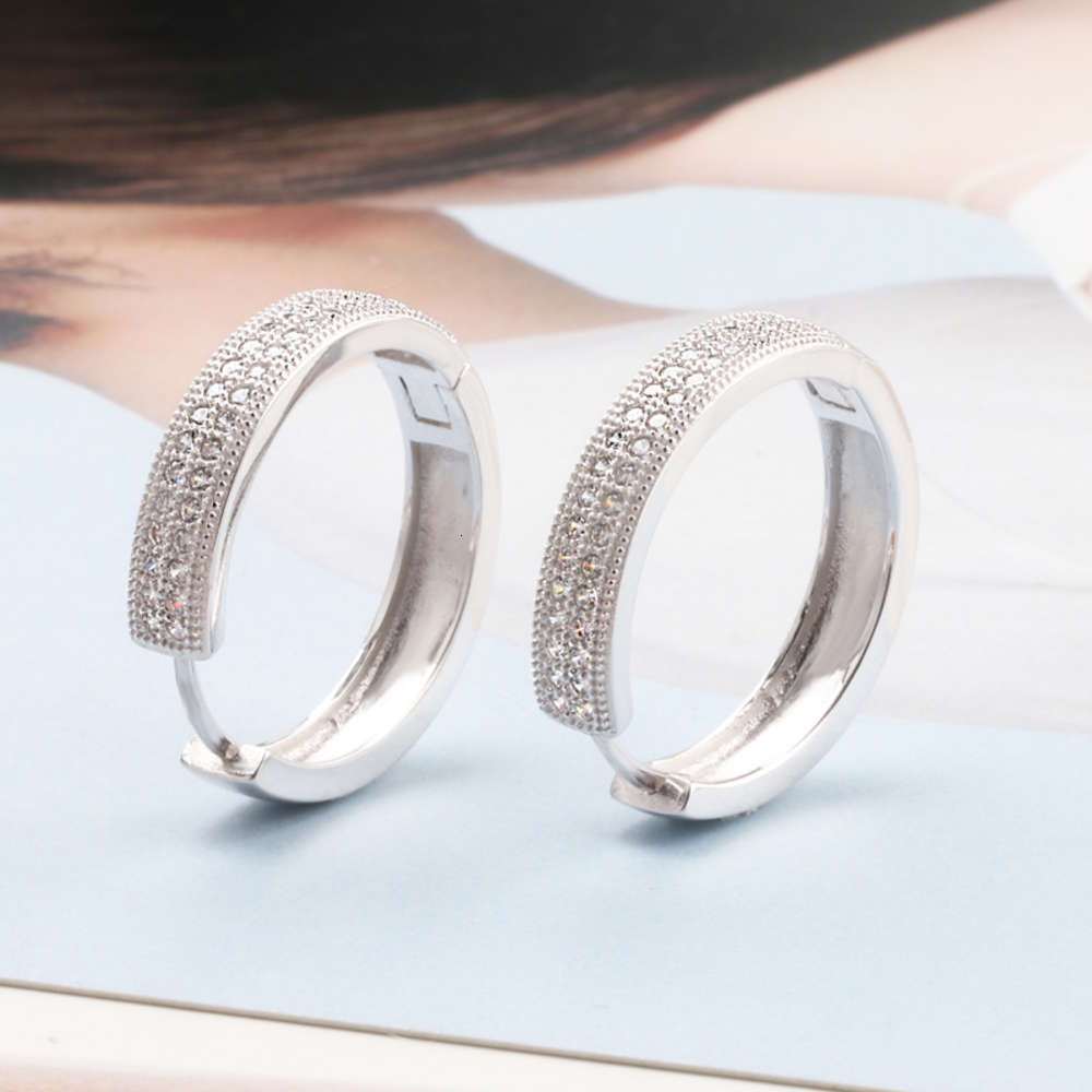 Luxurys Designers Fashion Ed015 large circle micro inlaid 3A zircon women's exaggerated small earrings
Luxurys Designers Fashion Ed015 large circle micro inlaid 3A zircon women's exaggerated small earrings