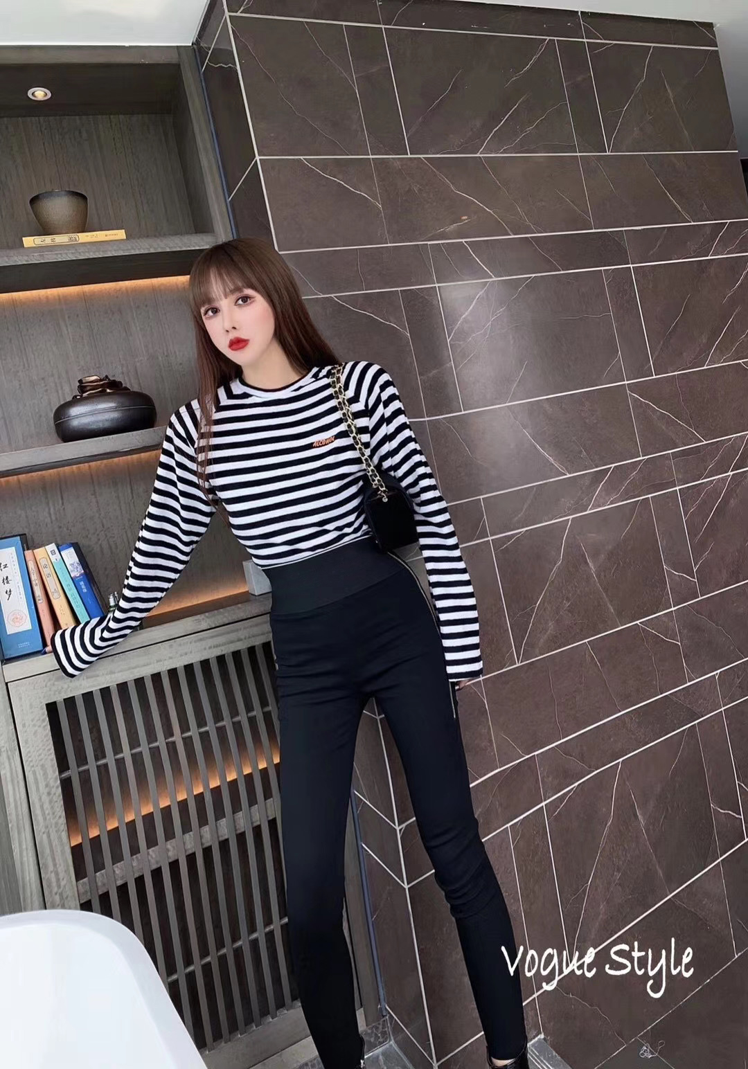 2020 women pants sexy luxury trousers Dirt resistant Long zipper design clean Classic High waist Letter printing classic pants, Black
2020 women pants sexy luxury trousers Dirt resistant Long zipper design clean Classic High waist Letter printing classic pants, Black