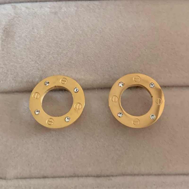 Factory price extravagant hoops wholesale titanium steel screw with drill earrings semi-circular opening with drill earrings for women gift, Golden;silver
Factory price extravagant hoops wholesale titanium steel screw with drill earrings semi-circular opening with drill earrings for women gift, Golden;silver