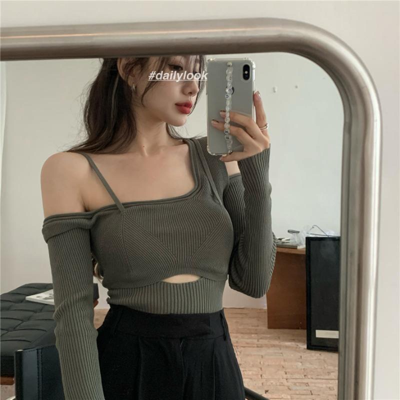 Off Shoulder Knitted Long Sleeve Crop Top New Spring Autumn Fashion Clothes Sexy Slim Backless Hollow Out Sweaters for Women Ins, White;black
Off Shoulder Knitted Long Sleeve Crop Top New Spring Autumn Fashion Clothes Sexy Slim Backless Hollow Out Sweaters for Women Ins, White;black