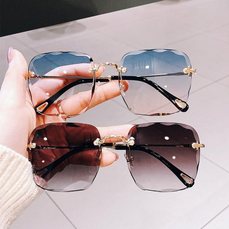 Sunglasses Fashion Square Rimless Women Vintage Diamond Cutting Gradient Wave Pattern Metal Sun Glasses
Sunglasses Fashion Square Rimless Women Vintage Diamond Cutting Gradient Wave Pattern Metal Sun Glasses