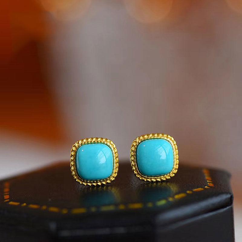 New Silver Inlaid Turquoise fresh and elegant Sky Blue Earrings charm women's geometric square brand jewelry
New Silver Inlaid Turquoise fresh and elegant Sky Blue Earrings charm women's geometric square brand jewelry
