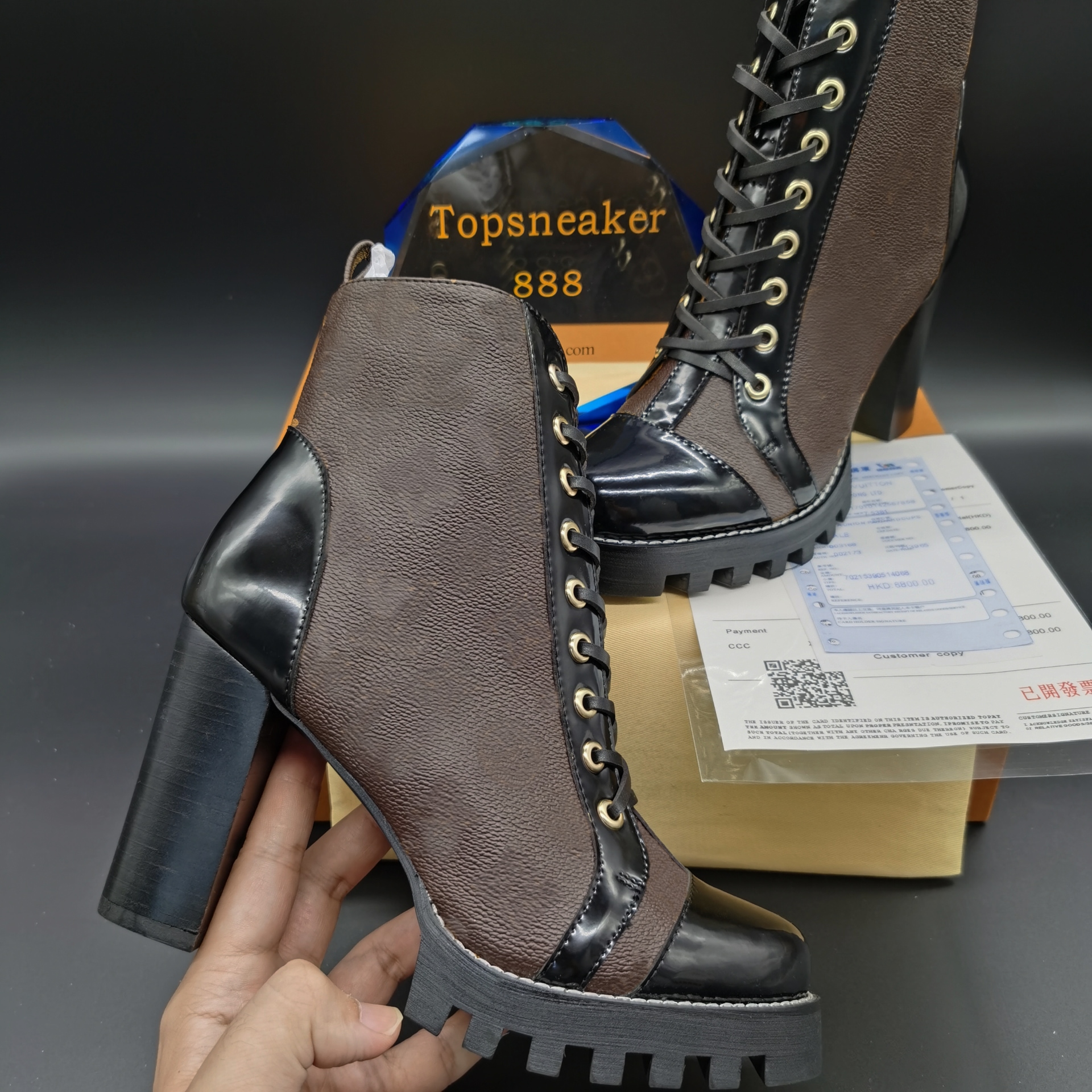 Top Quality Love Women Boots Chunky Heel Martin Laureate Boot Black White Yellow Size UK3.5-UK9.5 Martins Woman Shoes
Top Quality Love Women Boots Chunky Heel Martin Laureate Boot Black White Yellow Size UK3.5-UK9.5 Martins Woman Shoes