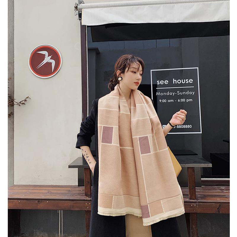 KOI LEAPING new ladies fashion Warm and comfortable softpopular Multicolor lattice painting cashmere shawl warm tassel scarf
KOI LEAPING new ladies fashion Warm and comfortable softpopular Multicolor lattice painting cashmere shawl warm tassel scarf
