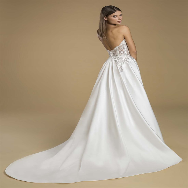 Gorgeous A Line Wedding Dresses Ruched Satin Appliqued Lace Bridal Gowns Sweetheart Sleeveless Noble Backless Robes De Mariée