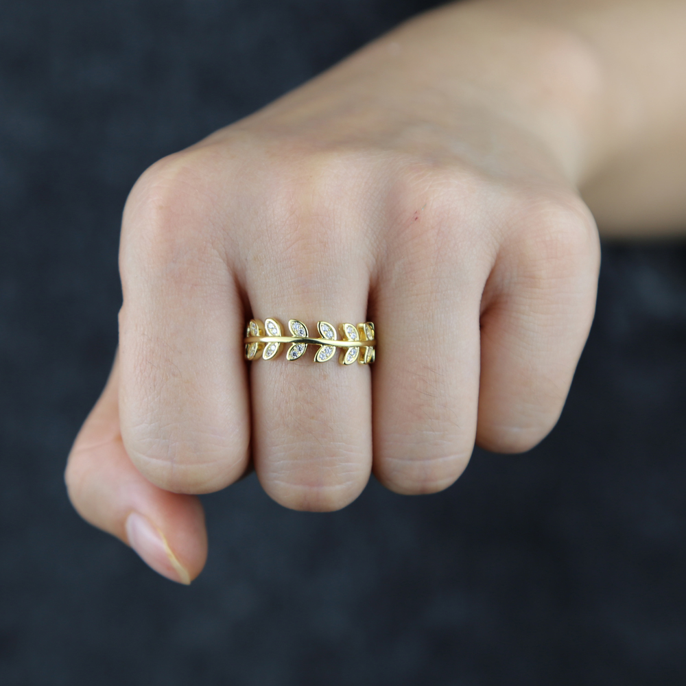 2024 High Quality Women Leaf Wedding Ring with Cz Paved Gold Silver Color Filigree Hollow Jewelry for Party Birthday Ring Jewelry