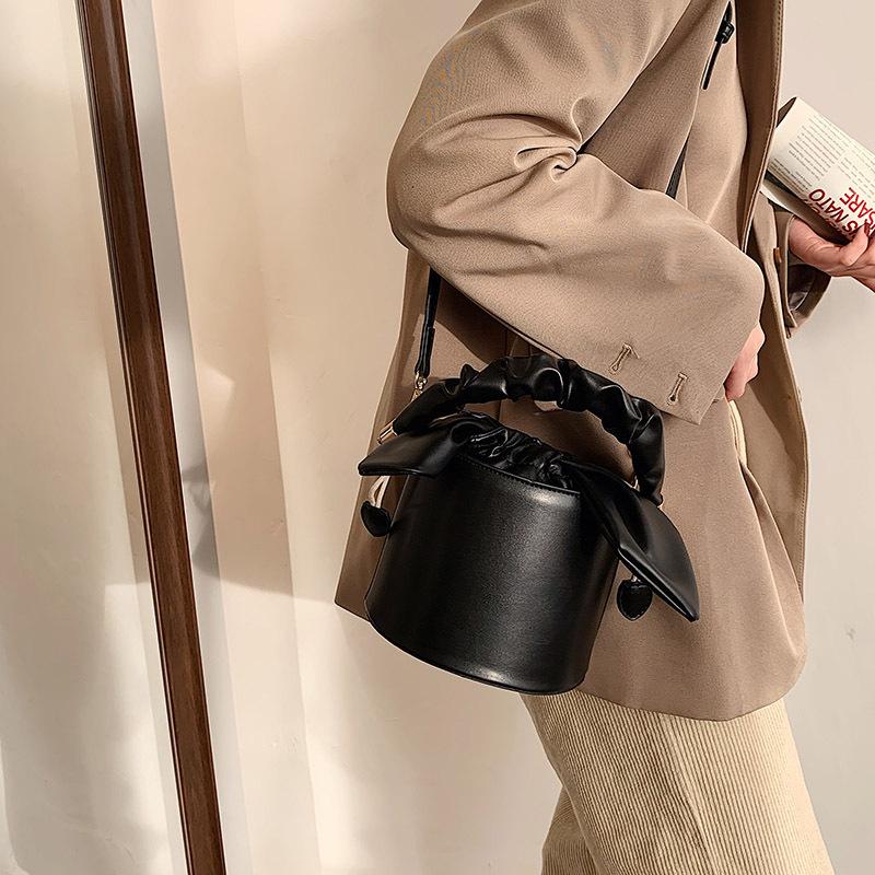 Retro Mini Portable Bucket Bag Women's Bag 2021 New Korean Fashion Shoulder Hot Sale Ladies All-match Messenger, Brown
Retro Mini Portable Bucket Bag Women's Bag 2021 New Korean Fashion Shoulder Hot Sale Ladies All-match Messenger, Brown