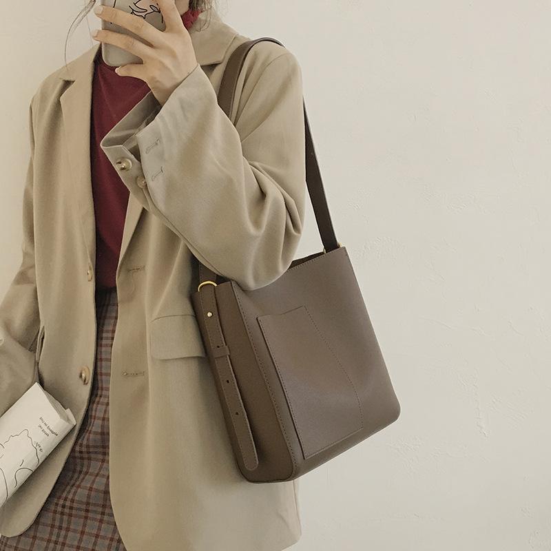 Vintage Bucket Bags Designer Women Shoulder Bags Luxury Pu Leather Crossbody Bag Lady Large Capacity Totes Simply Composite, Beige
Vintage Bucket Bags Designer Women Shoulder Bags Luxury Pu Leather Crossbody Bag Lady Large Capacity Totes Simply Composite, Beige