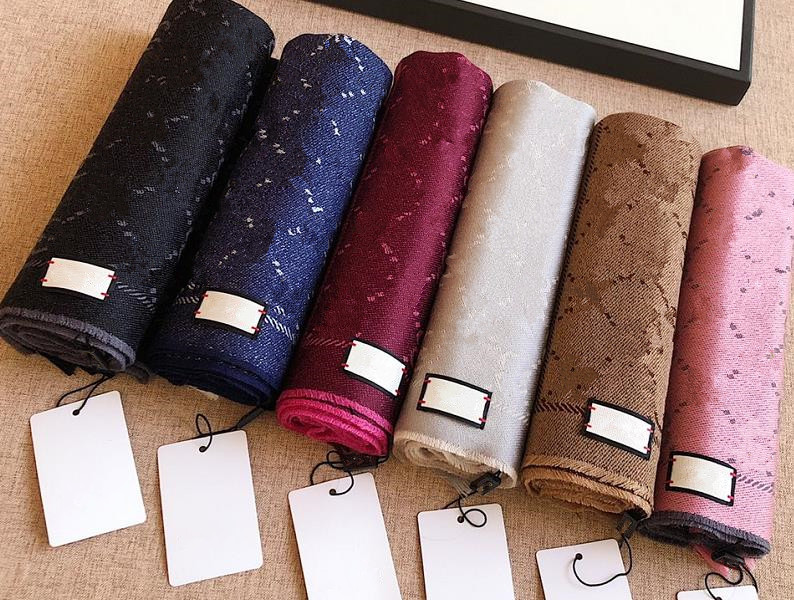 Hot 100% Wool Scarf Shawl for Men and Women Best Quality Classic Designer Letter Print Winter Thick Warm Scarves Pashminas Mens Scarf Gift
Hot 100% Wool Scarf Shawl for Men and Women Best Quality Classic Designer Letter Print Winter Thick Warm Scarves Pashminas Mens Scarf Gift