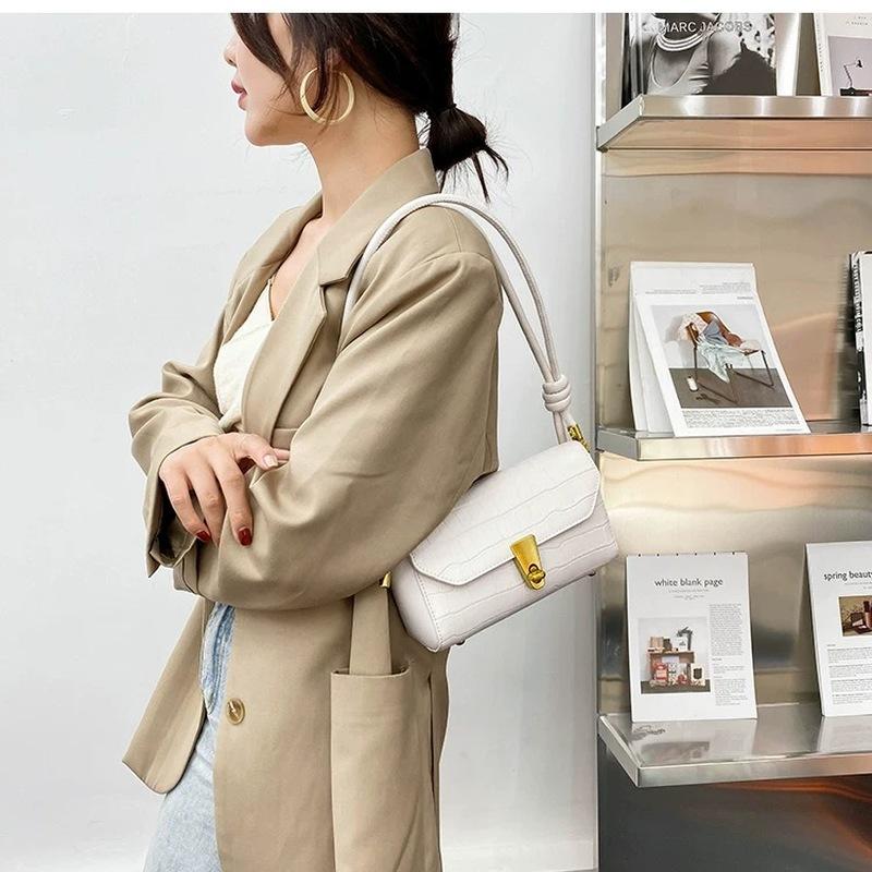 Autumn and Winter Fashion New Female Bags Purses and Handbags Underarm Small Square Bag Handbags for Women 2021, Black
Autumn and Winter Fashion New Female Bags Purses and Handbags Underarm Small Square Bag Handbags for Women 2021, Black
