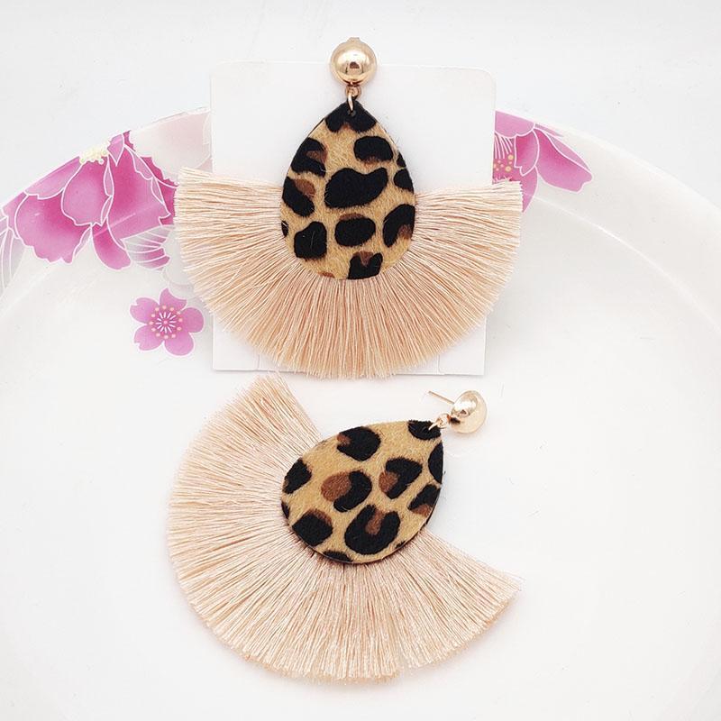 Tassel Leather Earrings Sexy Double-sided Leopard Print Long Fringe Statement Drop Earrings for Women Fashion Jewelry 20201, Silver
Tassel Leather Earrings Sexy Double-sided Leopard Print Long Fringe Statement Drop Earrings for Women Fashion Jewelry 20201, Silver