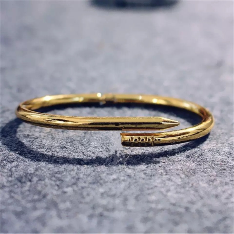 Luxury love bracelet design for men nail bangle jewelry titanium steel silver gold 16 and 19 size lovers wedding party charm bracelets tenni, Golden;silver
Luxury love bracelet design for men nail bangle jewelry titanium steel silver gold 16 and 19 size lovers wedding party charm bracelets tenni, Golden;silver